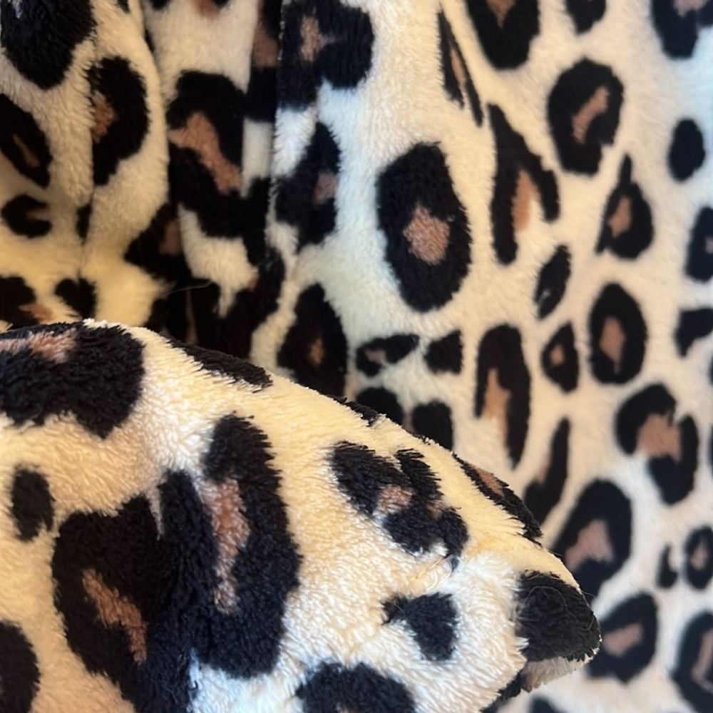 Leopard fleece pullover. Sz MED - Picture 4 of 4